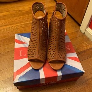 Diba London - Peep Toe Pump.!